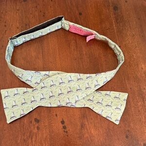 NWOT Vineyard Vines Sailboat Bow Tie